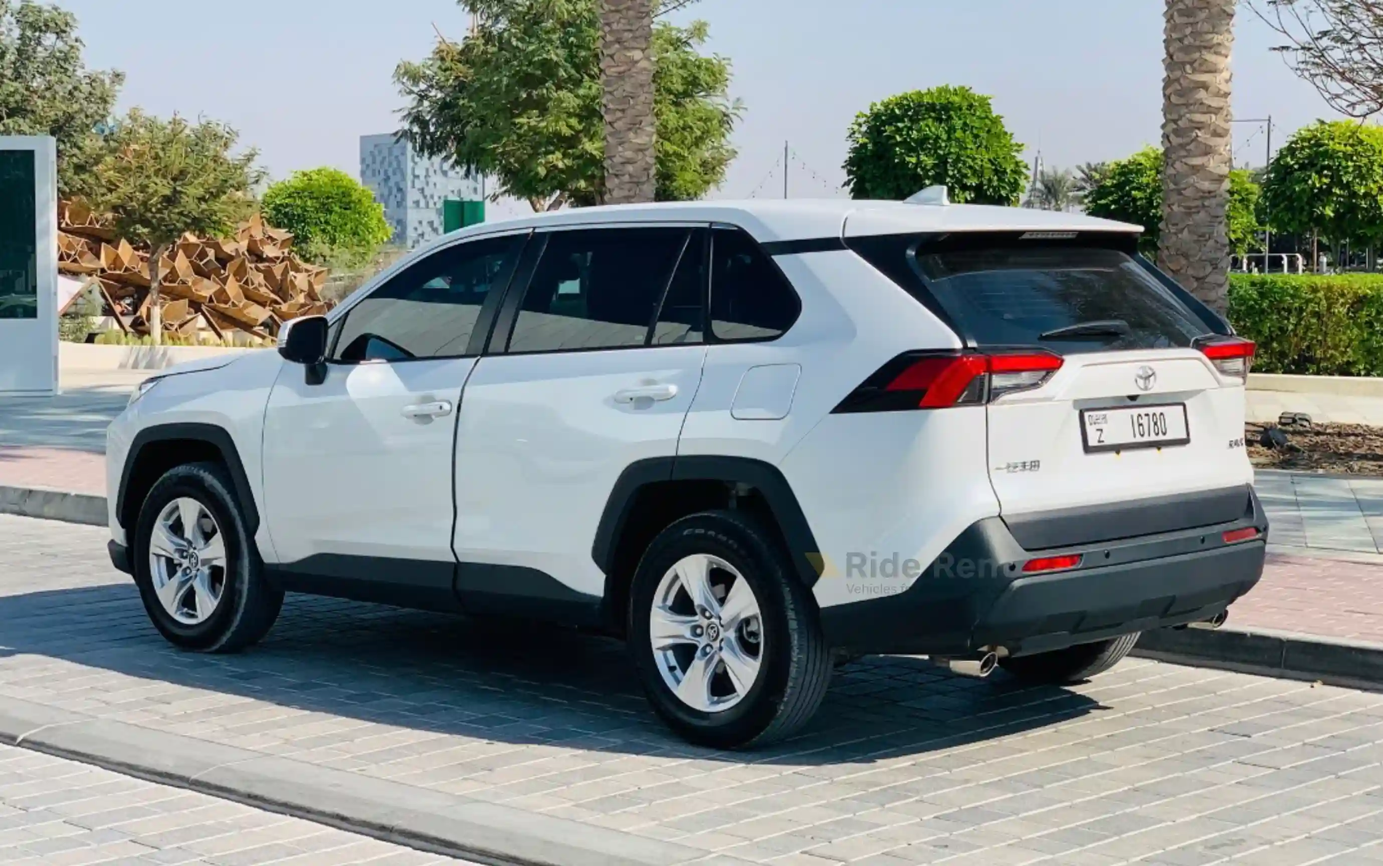 Toyota RAV4 2025 SUV 4