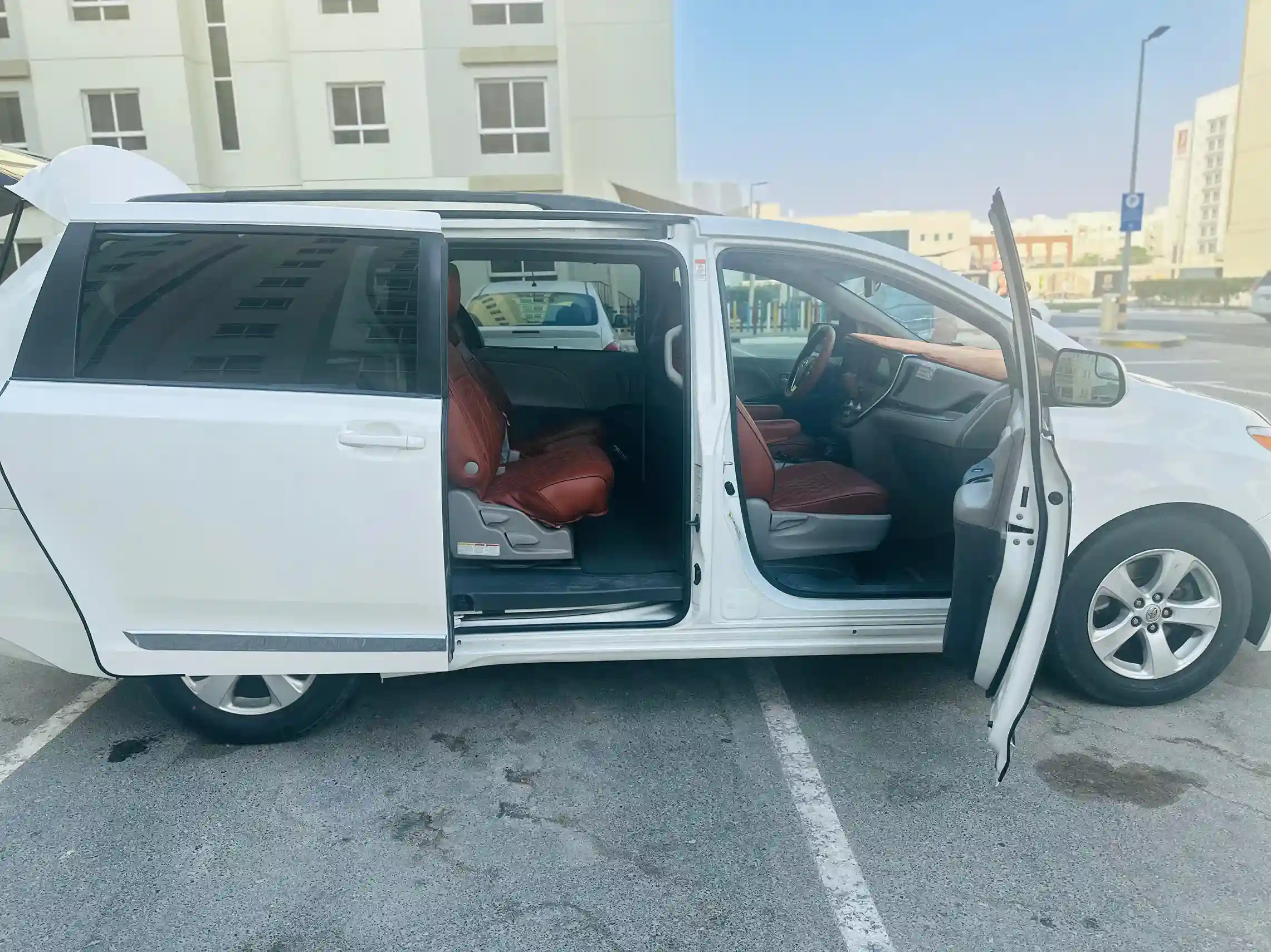 Toyota Sienna Minivan 2022 5