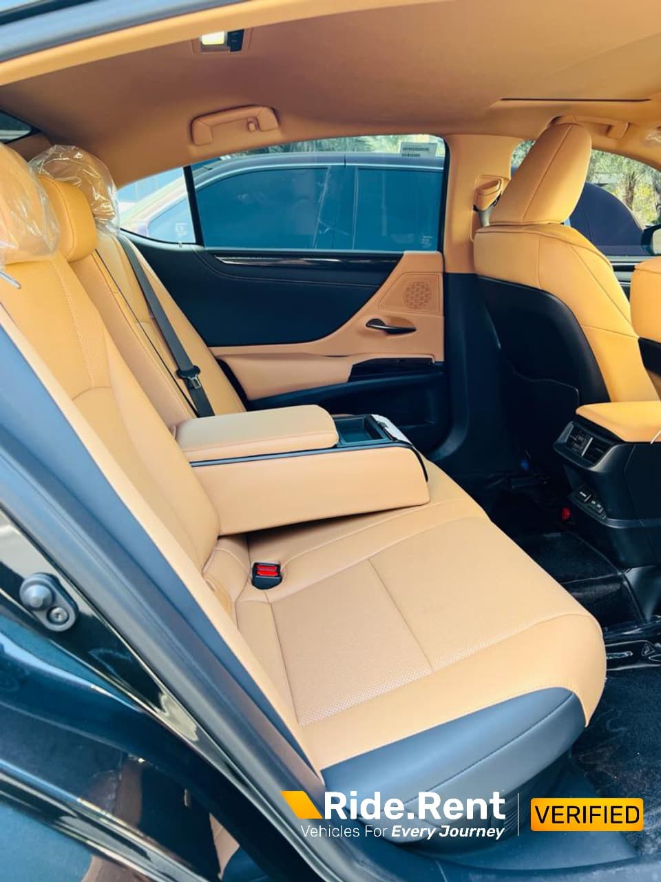 Lexus ES 300H In Abu Dhabi | 3 Persons With 2 Luggage Bags Capacity | GCC Specs | Spot Delivery Service 2023 2