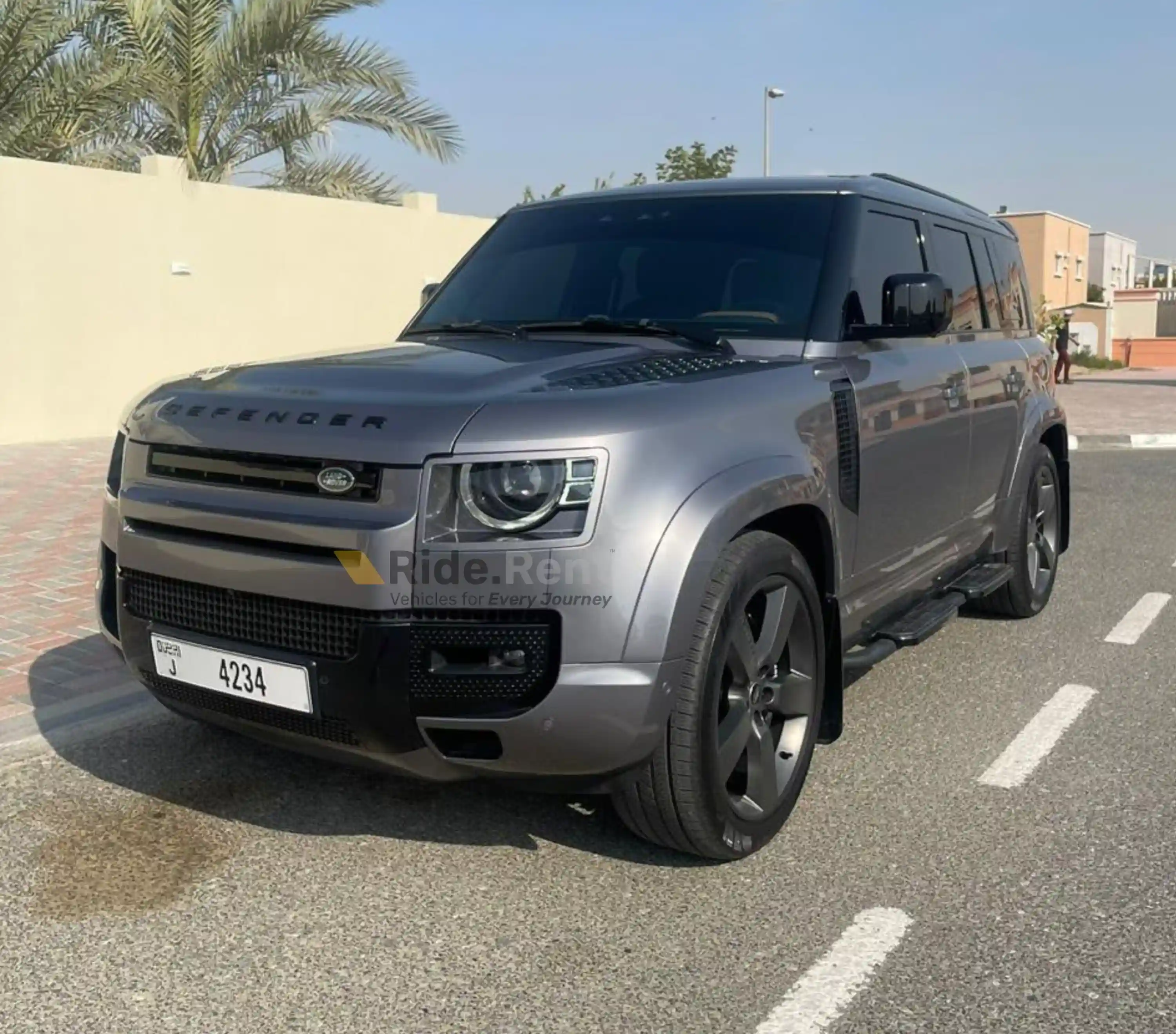 Land Rover Defender 2023 3