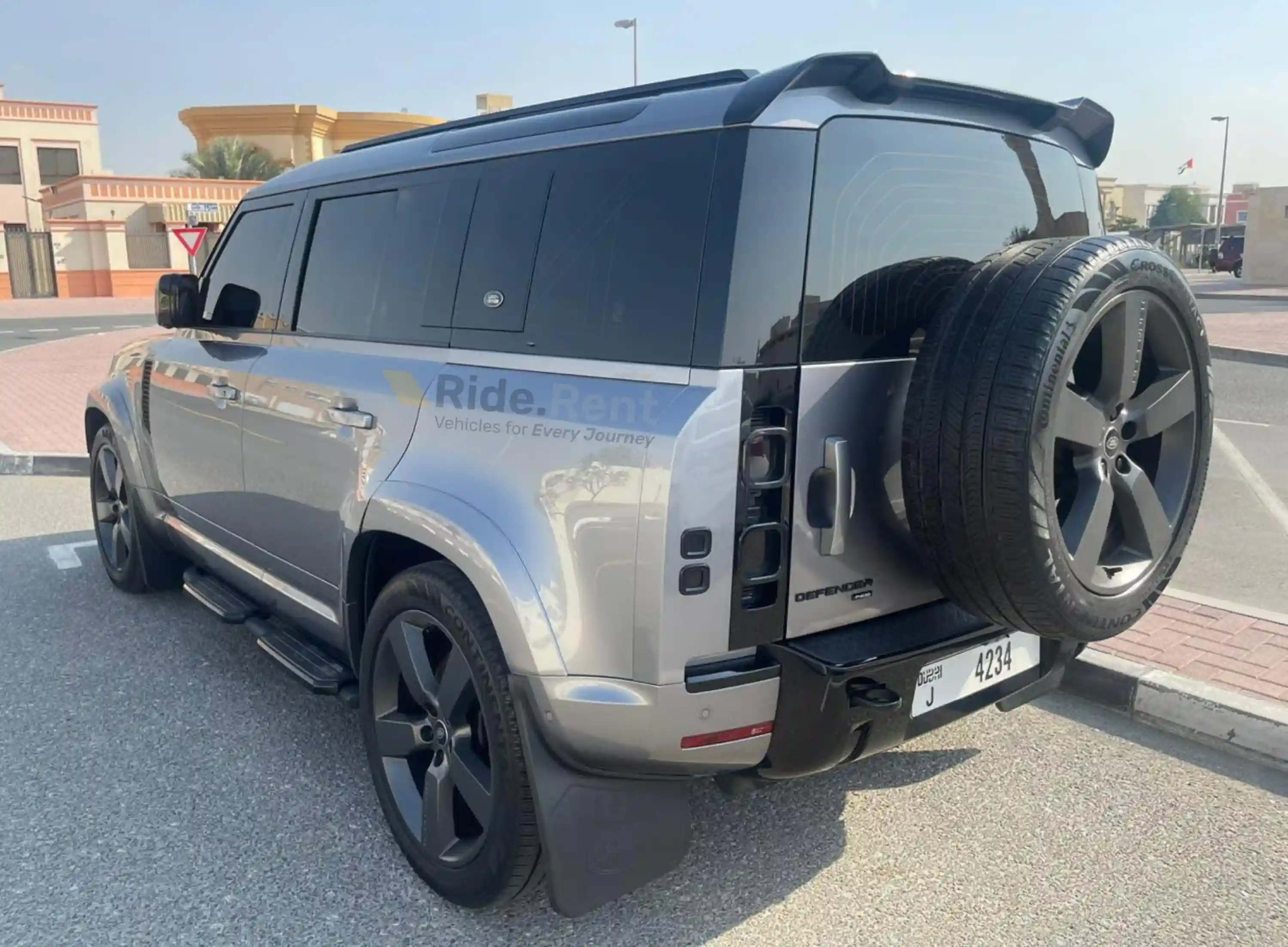 Land Rover Defender 2023 4