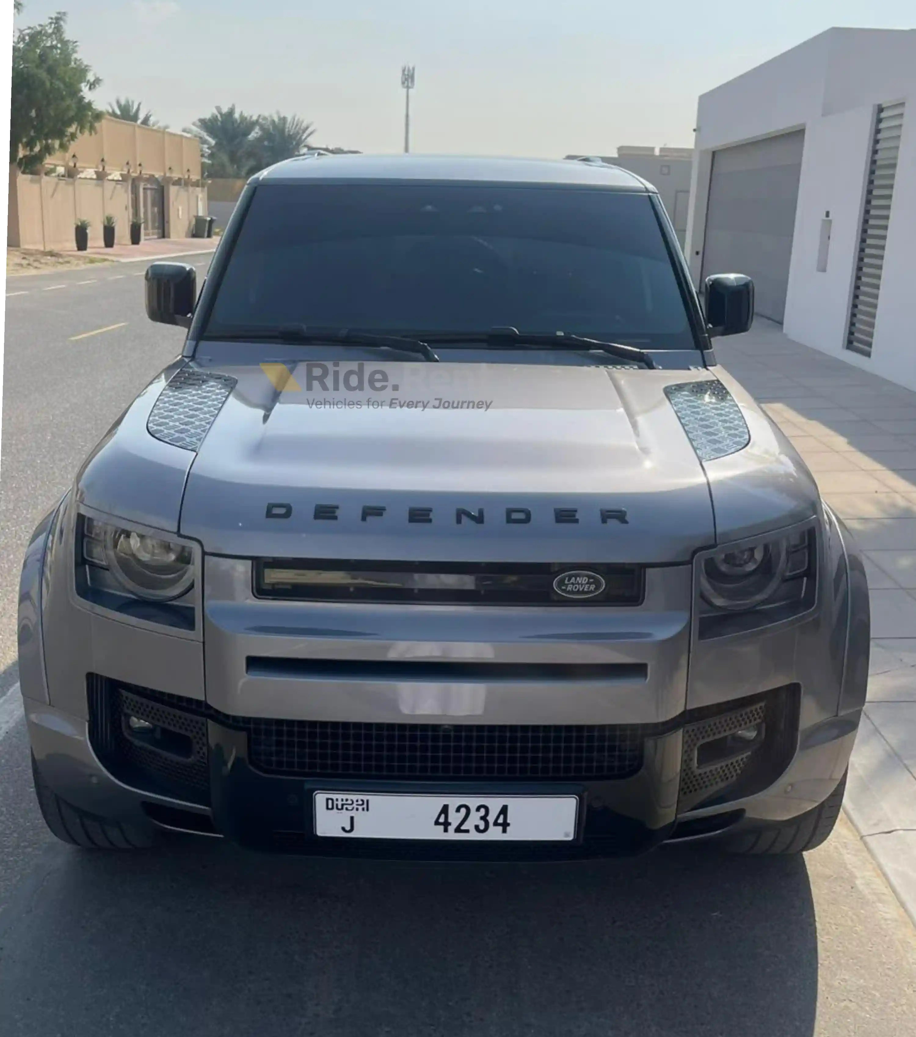 Land Rover Defender 2023