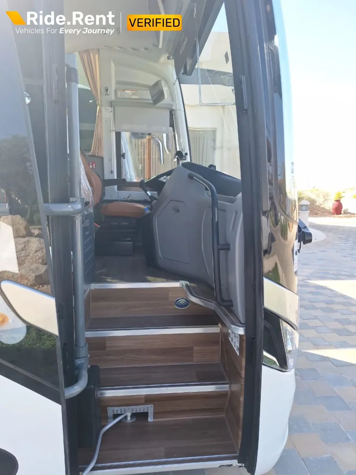 Yutong Luxury Bus 39 Seater 2025 4