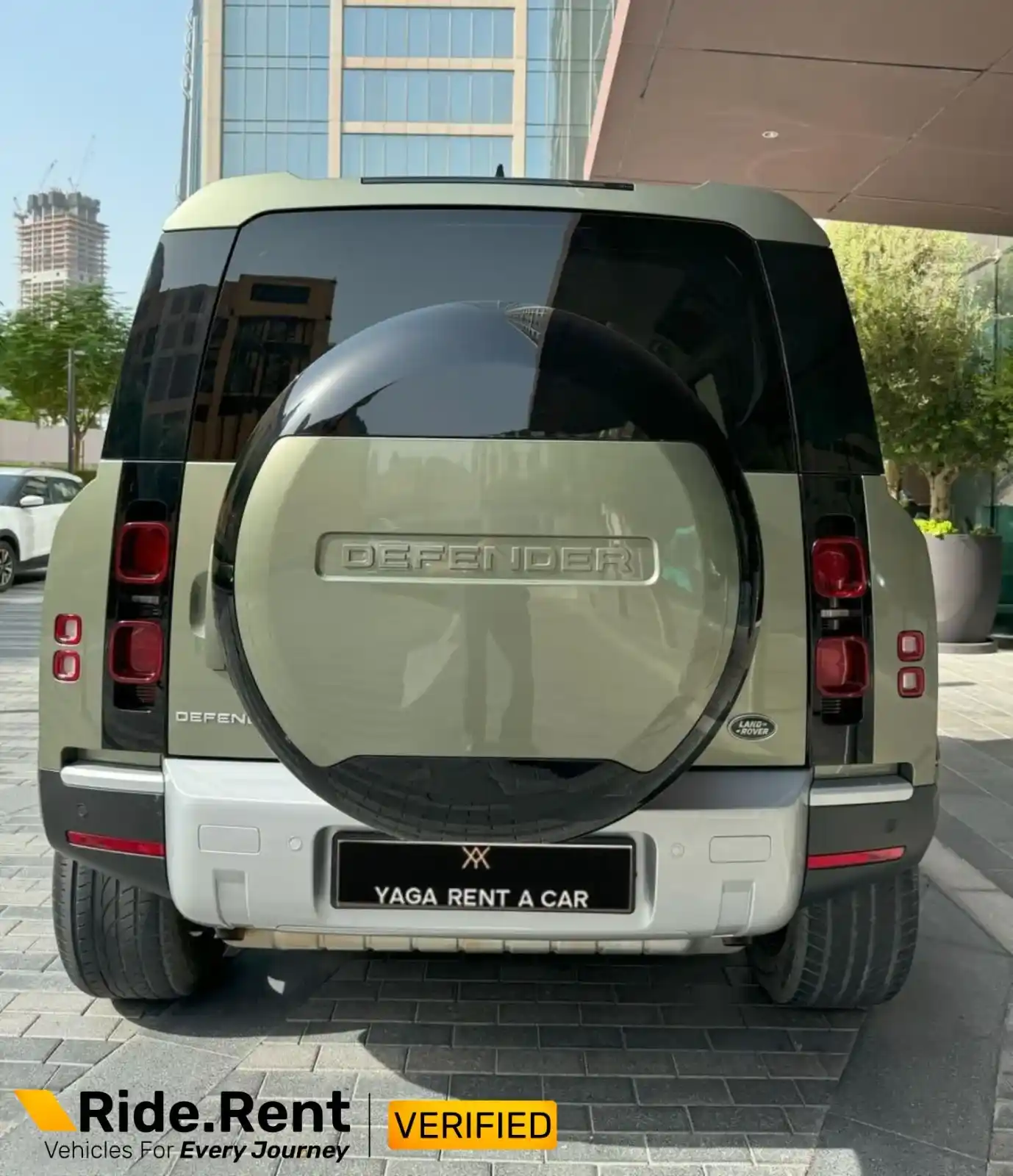 Land Rover Defender 2024 3