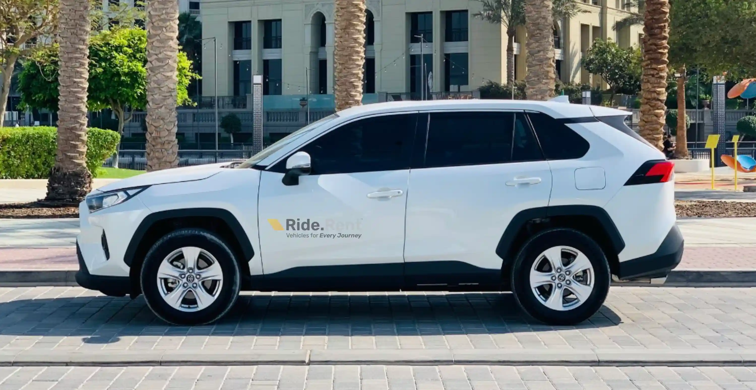 Toyota RAV4 2025 SUV 3