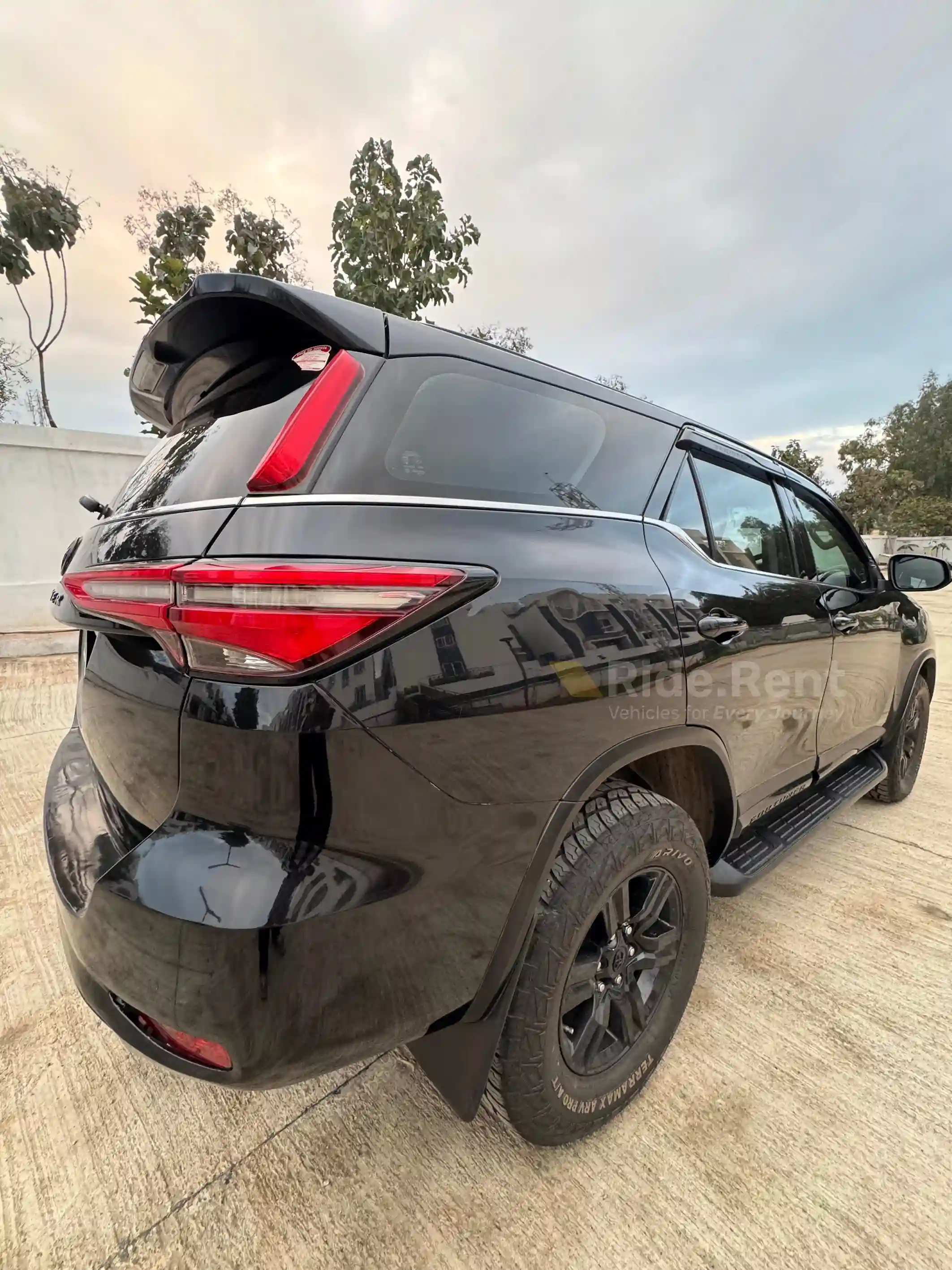 Toyota Fortuner 2024 4