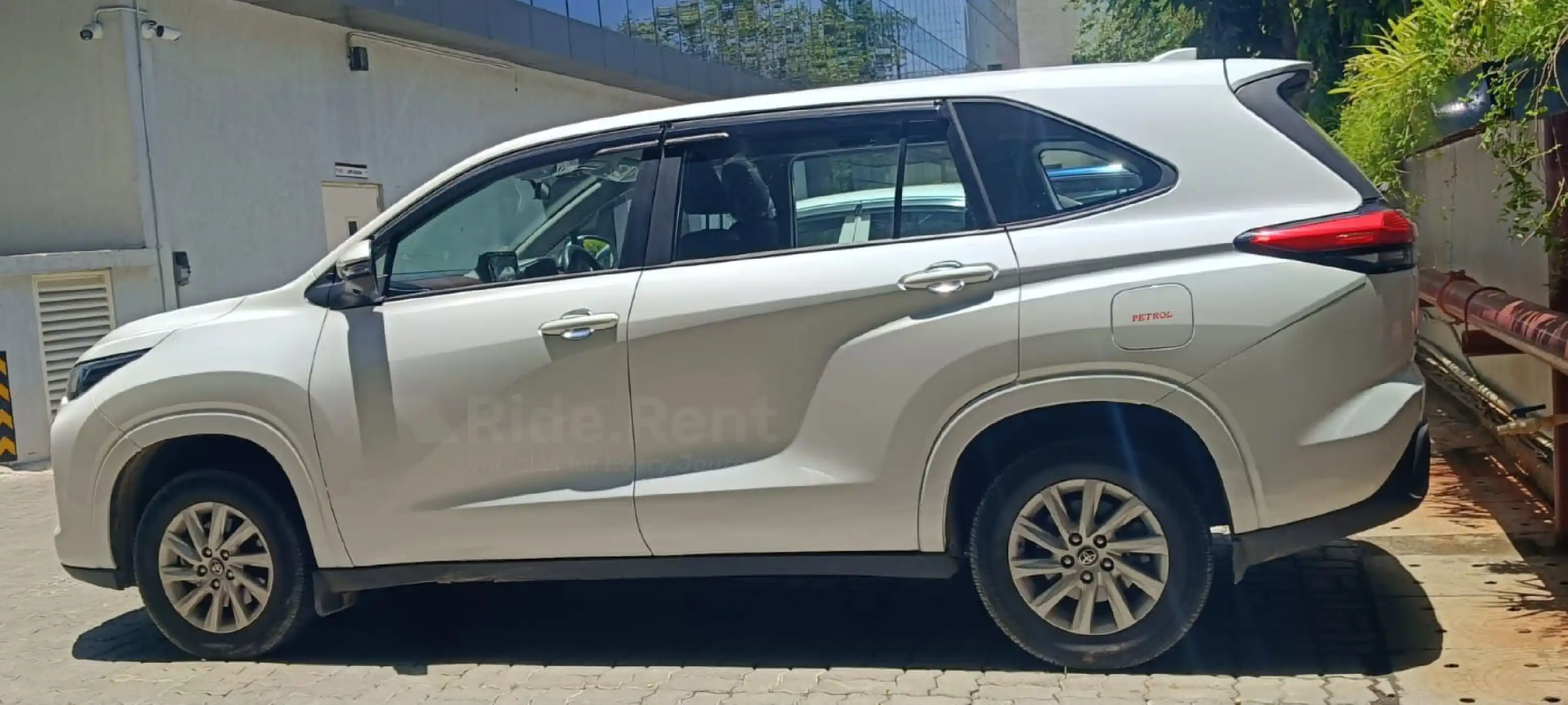 Toyota Innova Hycross 2025 4