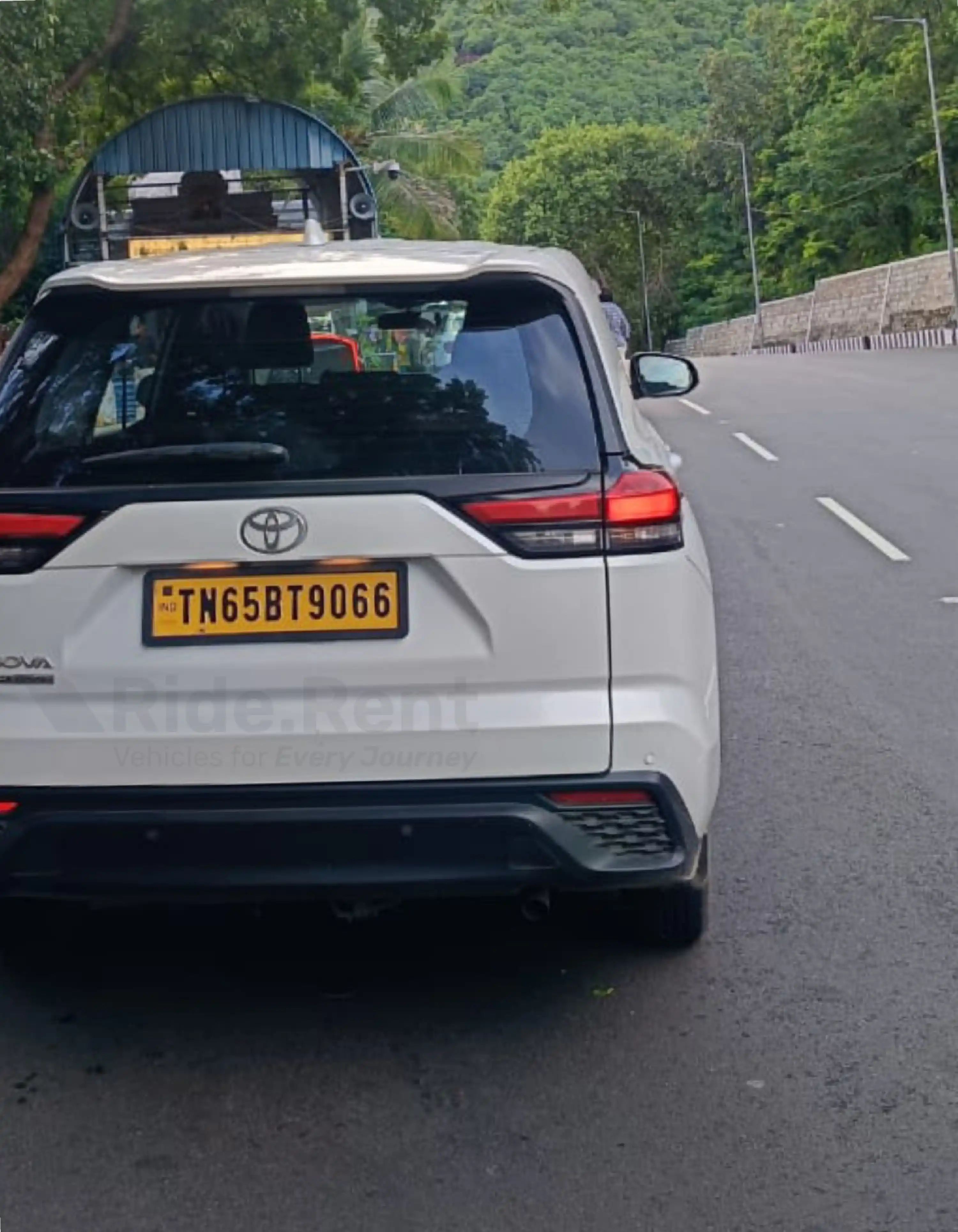 Toyota Innova Hycross 2025 5