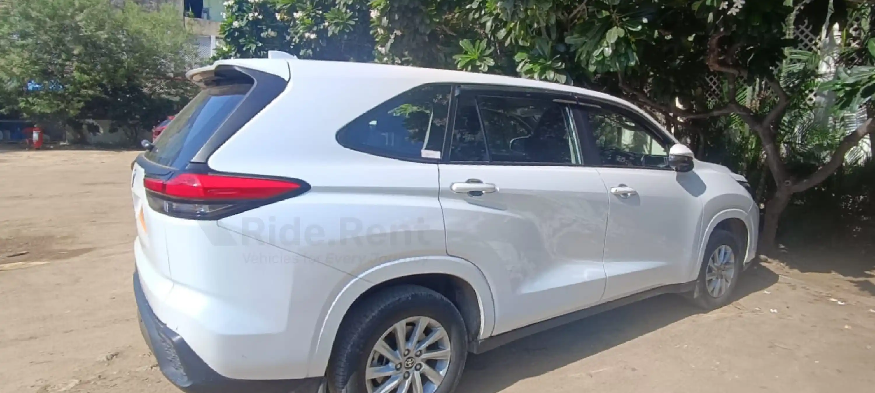 Toyota Innova Hycross 2025 3